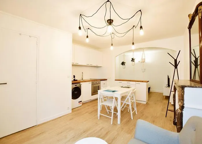 Cozy Studio@place Des Vosges 아파트 *